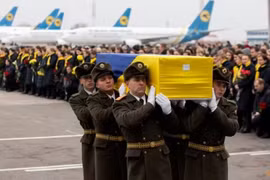 Tòa án Thế giới được đề nghị xét xử vụ Iran bắn rơi máy bay chở khách Ukraine