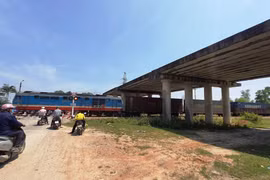 Bảo đảm an toàn giao thông tại các điểm giao cắt giữa quốc lộ với đường sắt