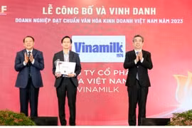 Vinamilk được vinh danh “Doanh nghiệp đạt chuẩn văn hóa kinh doanh Việt Nam''