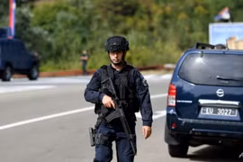 Đọ súng giữa lực lượng Kosovo và các tay súng gần biên giới Serbia