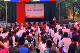 Kiểm toán Nhà nước tiếp bước cho học sinh nghèo đến trường