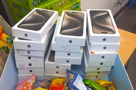 Phát hiện lô hàng iPhone 15 Pro Max nhập lậu tại sân bay Đà Nẵng