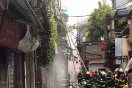 Nhà dân bốc cháy lúc rạng sáng, 3 người tử vong