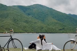 Quang Dũng mời Hoa hậu Mai Phương đóng MV mới