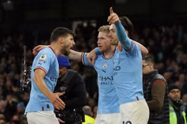 Thắng đậm Arsenal 4-1, Man City rộng cửa vô địch Ngoại hạng Anh