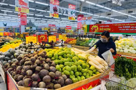 Ngành bán lẻ đón “sóng” mua sắm dịp lễ 30/4 - 1/5