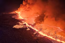 Núi lửa Iceland phun trào sau nhiều tuần hoạt động dữ dội