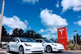 Tesla triệu hồi hơn 2 triệu xe điện: Lo ngại an toàn tính năng tự lái
