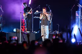 Maroon 5 bùng nổ tại Phú Quốc, hứa hẹn sẽ trở lại Việt Nam