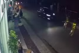Tạm giữ hình sự nam thanh niên lái ô tô húc văng 2 CSGT đang làm nhiệm vụ
