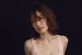 'Nữ thần gợi cảm' Nhật Bản bị phát hiện ngoại tình