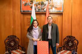 Á hậu 1 Mrs Universe 2023 Hoàng Thanh Nga thăm Đại sứ quán Việt Nam tại Bulgaria