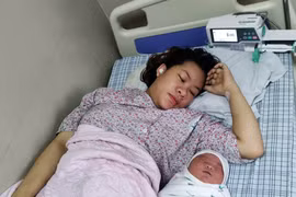 Phú Thọ: Sản phụ 21 tuổi sinh con trai nặng 5,4kg