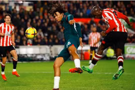 Thua Brentford 1-3, Liverpool lỡ cơ hội thu hẹp điểm số với Top 4