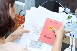 Hà Nội yêu cầu thực hiện nghiêm việc bãi bỏ yêu cầu nộp, xuất trình Sổ hộ khẩu giấy