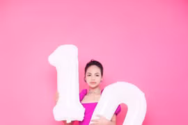 Hoa hậu nhí Phùng Hiểu Anh đón tuổi lên 10 ngọt ngào trong tràn ngập tình yêu thương