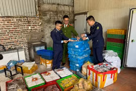 Cao Bằng: Phát hiện cơ sở kinh doanh hàng đông lạnh chảy nước, bốc mùi hôi thối