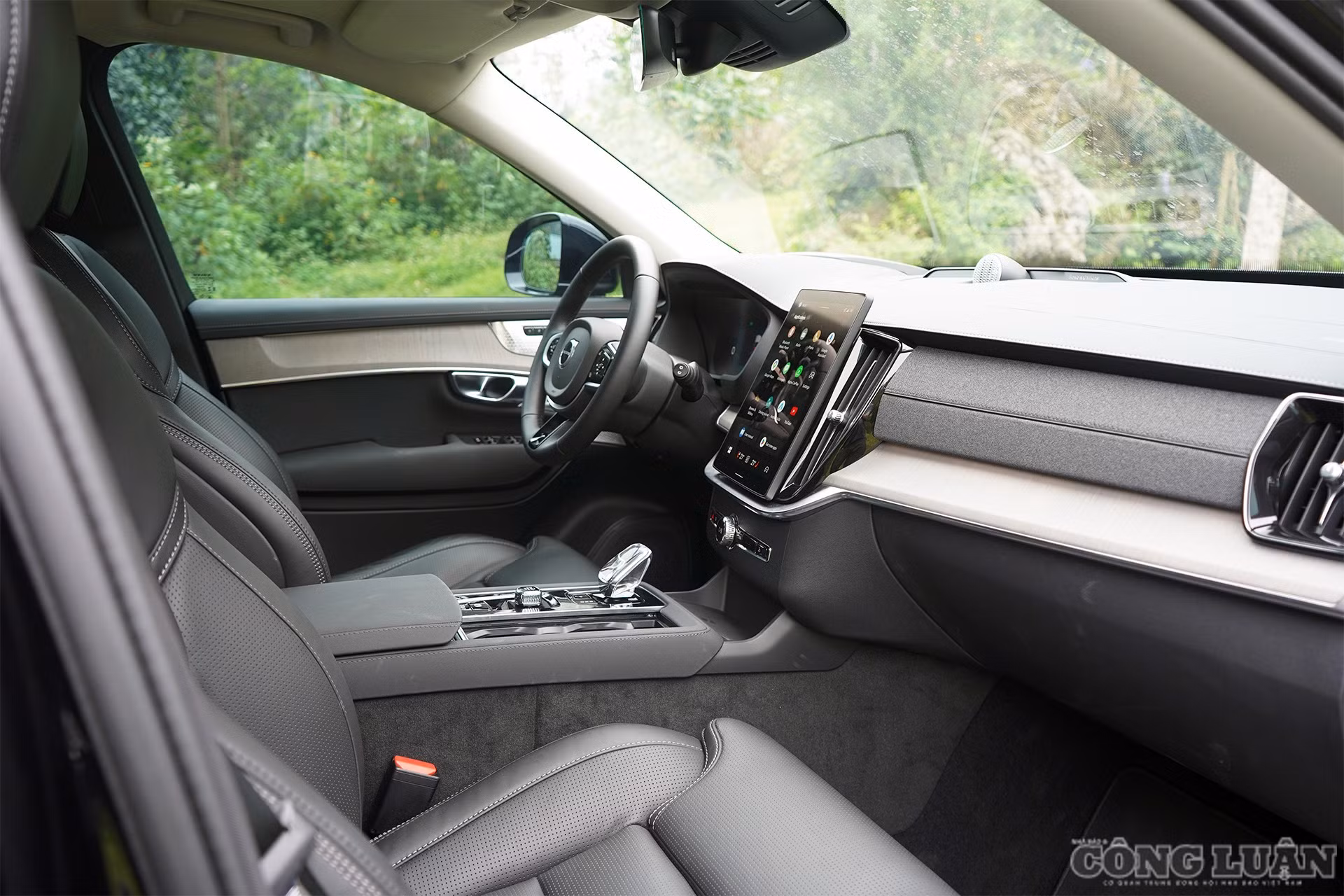 clo_br_volvo-xc90-ultra-b5-2026-12.jpg
