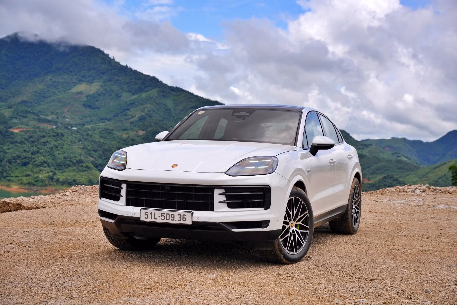 porsche-cayenne-e-hybrid-4.jpg