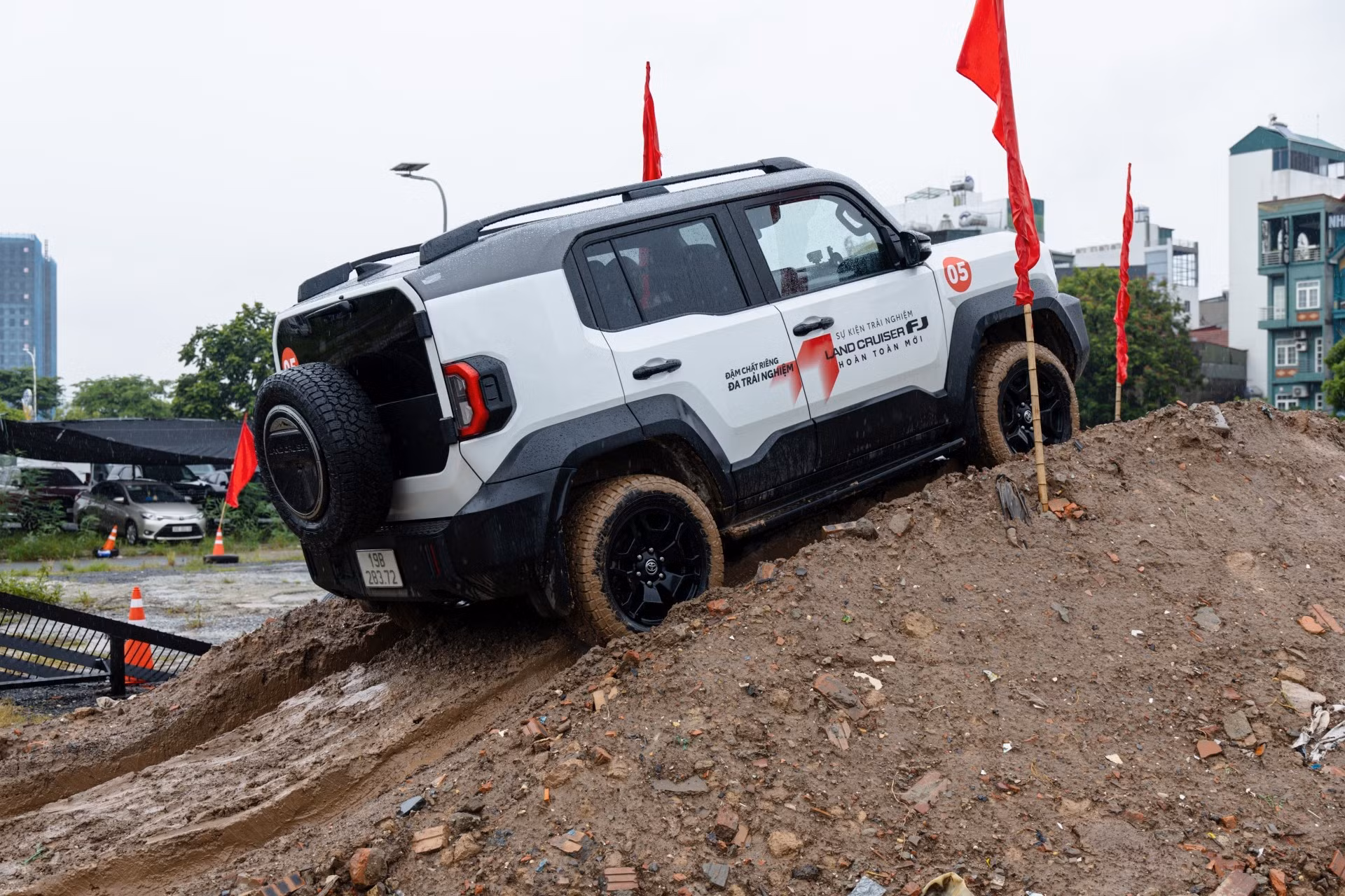 toyota-land-cruiser-fj-2026-4.jpg