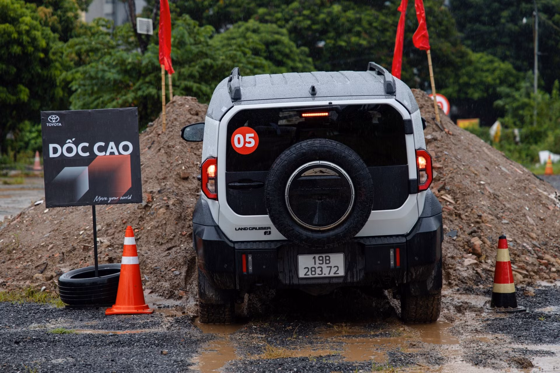 toyota-land-cruiser-fj-2026-3.jpg
