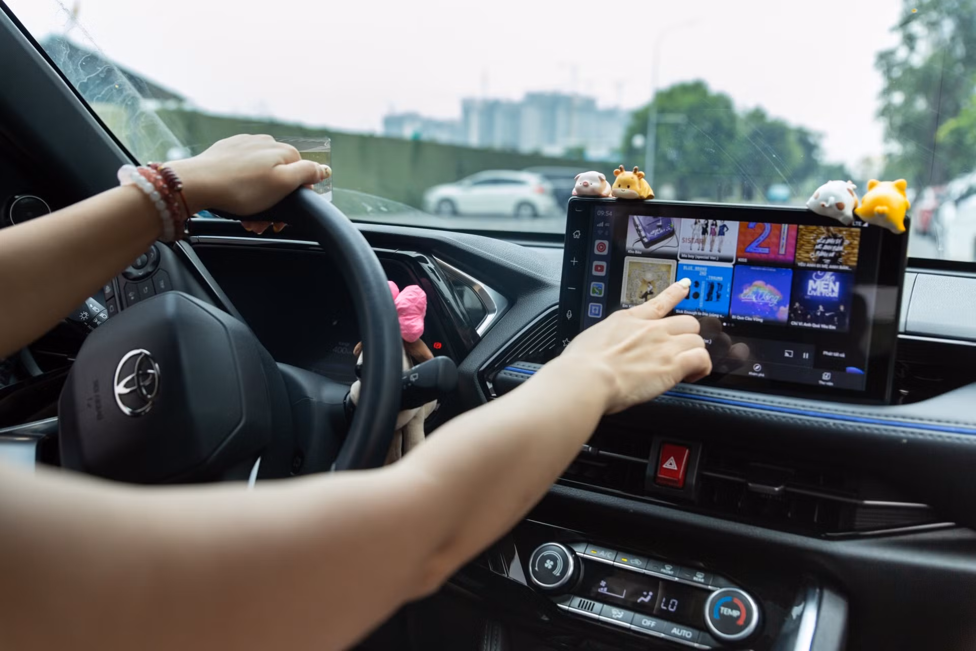 yaris-cross-la-mau-xe-tieu-bieu-cua-toyota-duoc-khach-hang-tre-phu-nu-ua-chuong.jpg