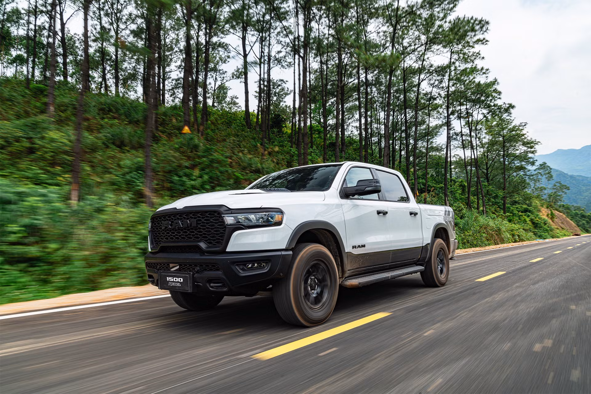 ram-1500-rebel-2026-56.jpg
