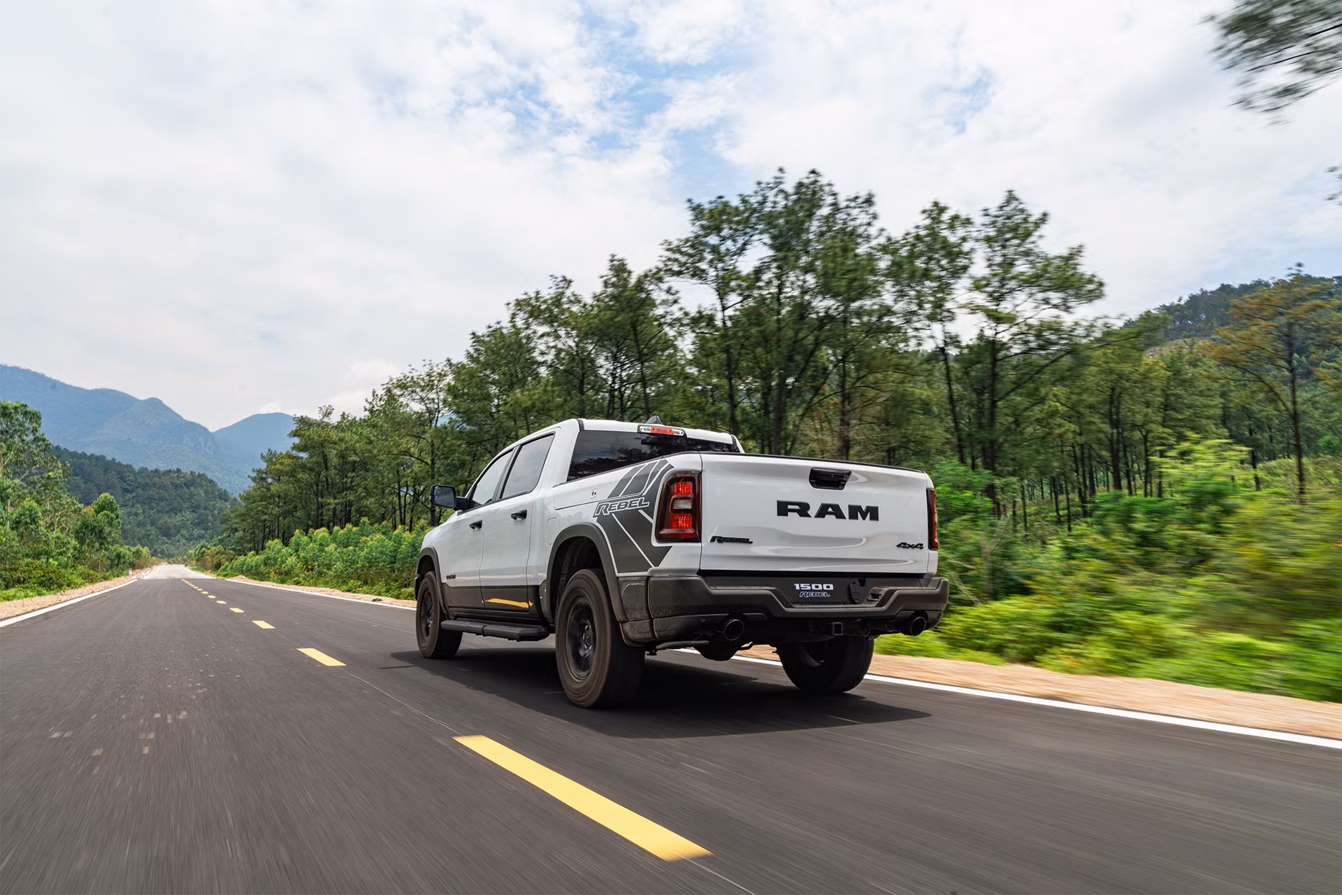 ram-1500-rebel-2026-53.jpg
