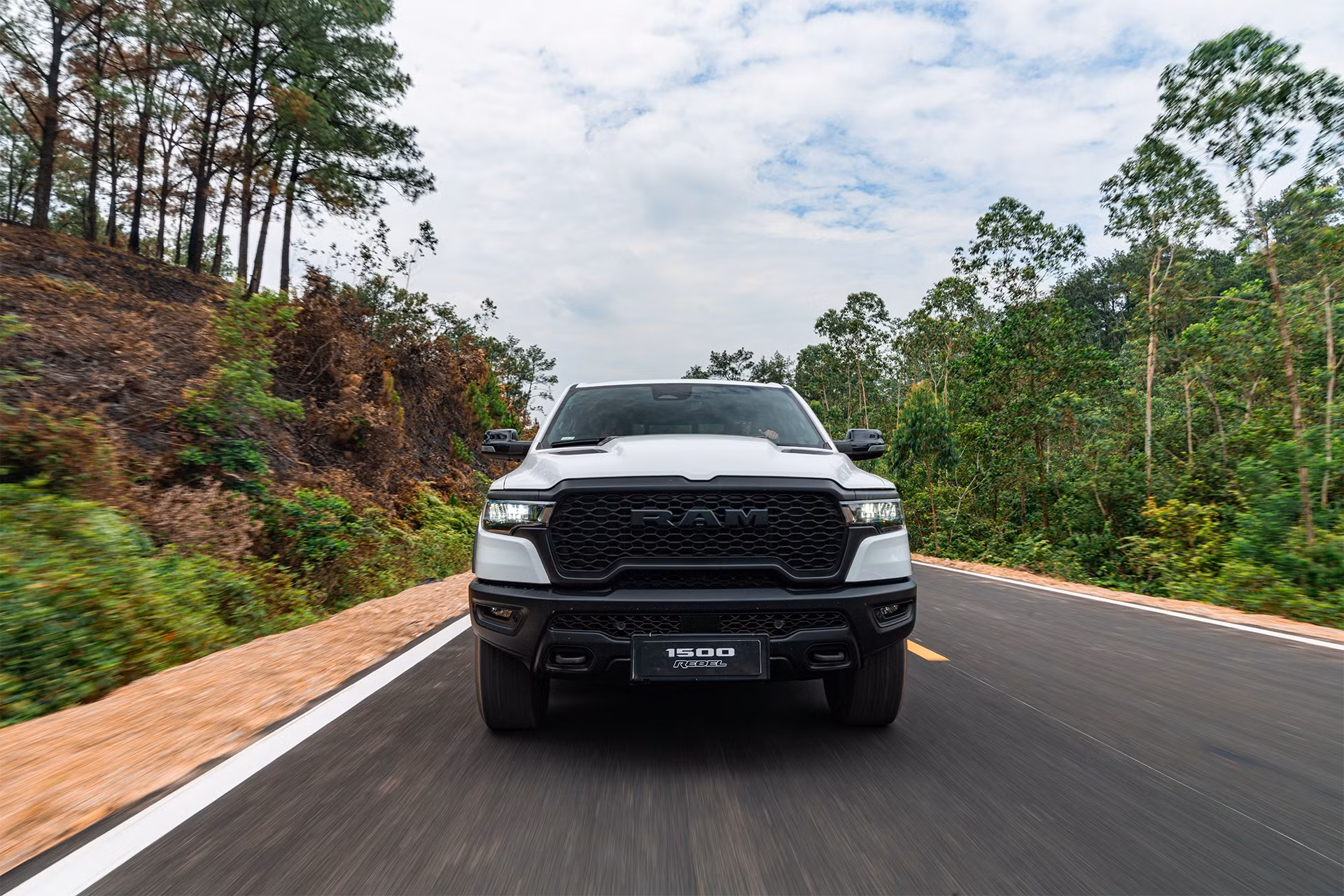 ram-1500-rebel-2026-57.jpg