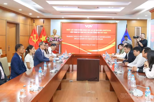 Đoàn Câu lạc bộ Nhà báo Campuchia thăm và làm việc tại Đài Tiếng nói Việt Nam