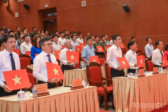 Nghi thức 'Truyền lửa' lan tỏa tinh thần Báo Việt Nam Độc lập tới các thế hệ người làm báo