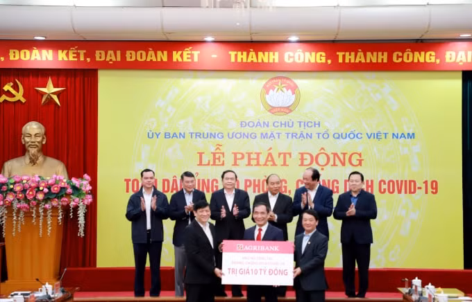 Agribank ủng hộ 10 tỷ đồng chung tay phòng, chống dịch.