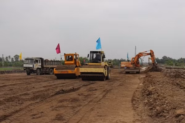 Thi công tại dự án cao tốc Trung Lương - Mỹ Thuận. Ảnh: LĐO