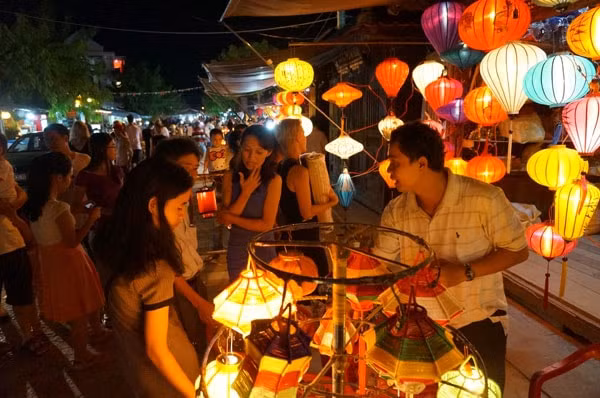 Từ ngày 17/3, TP.Hội An sẽ tạm dừng tất cả hoạt động chợ đêm, dịch vụ văn hóa, điểm vui chơi giải trí,…