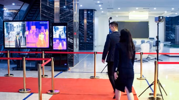 Hệ thống đo thân nhiệt không tiếp xúc có khả năng đo thân nhiệt chính xác với khoảng cách từ 3-5m