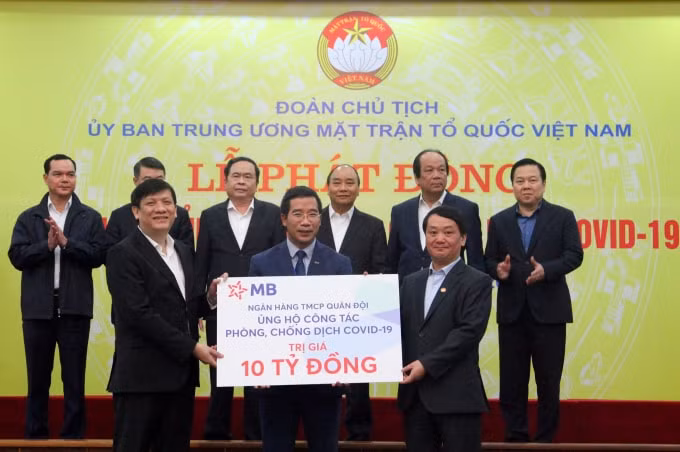 MB ủng hộ 10 tỷ đồng chung tay, góp sức đẩy lùi đại dịch Covid-19. (Ảnh - MB)