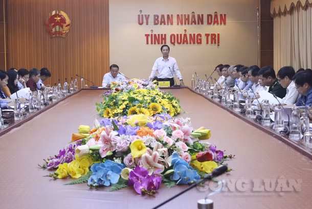 Ông Hoàng Nam, Phó Chủ tịch UBND tỉnh Quảng Trị, chủ trì cuộc họp.
