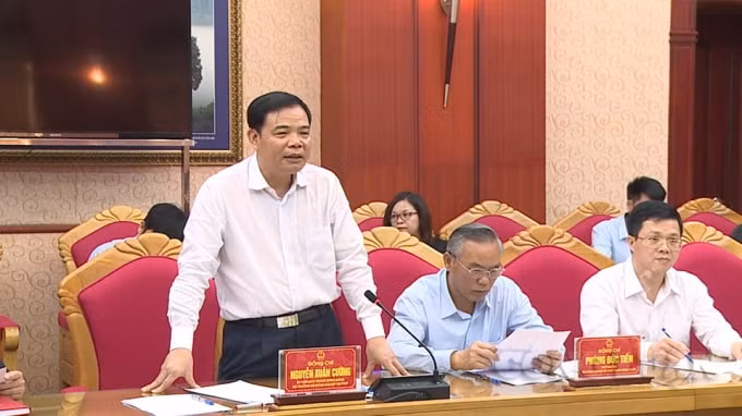 Đồng chí Nguyễn Xuân Cường, Bổ trưởng Bộ Nông nghiệp và Phát triển nông thôn phát biểu chỉ đạo buổi làm việc.