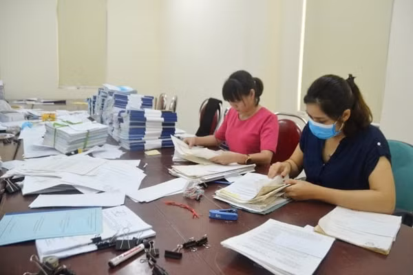 Tất cả văn bản đi, văn bản đến của cơ quan, tổ chức phải được quản lý tập trung tại Văn thư cơ quan để làm thủ tục tiếp nhận, đăng ký. Ảnh minh họa