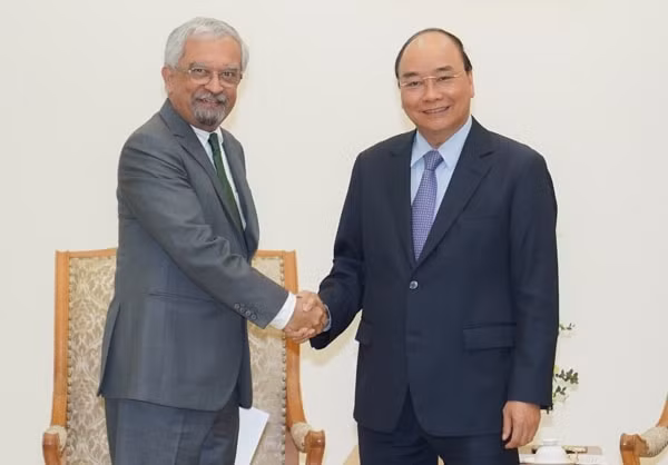 Thủ tướng Nguyễn Xuân Phúc tiếp Điều phối viên thường trú LHQ tại Việt Nam, ông Kamal Malhotra. Ảnh: VGP