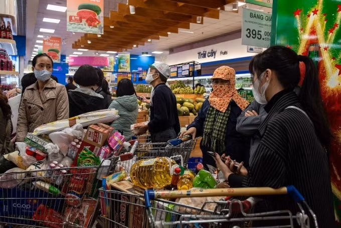Các doanh nghiệp, các siêu thị vừa và nhỏ đã sẵn sàng các phương án dự trữ hàng hóa lên đến 300% nhằm cung ứng đầy đủ cho người dân Thủ đô. (ảnh TL)