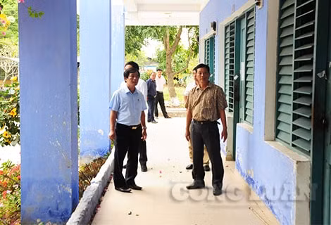 Phó chủ tịch UBND tỉnh khảo sát địa điểm cách ly.
