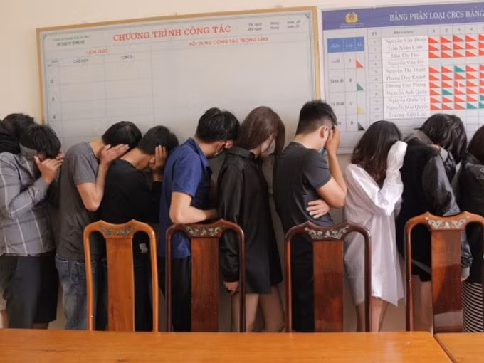 11 đối tượng sử dụng trái phép chất ma túy bị bắt giữ. Ảnh CAHT