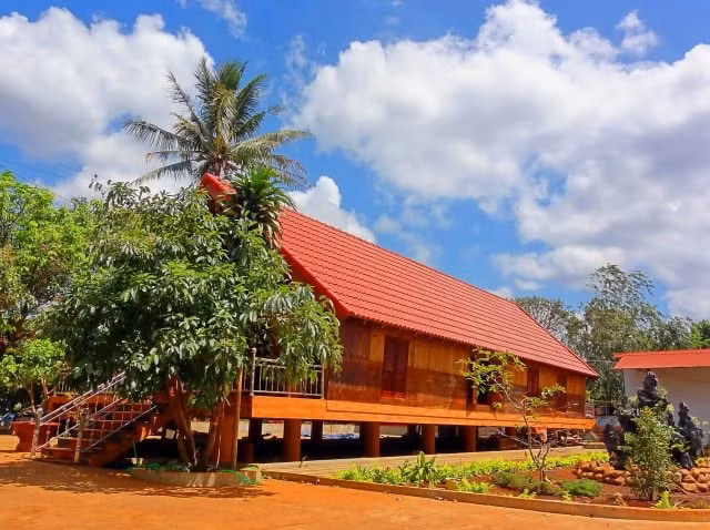 Buôn Ako Dhong (hay còn gọi là Buôn Cô Thôn).