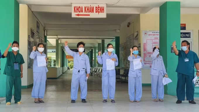Số lượng bệnh nhân có kết quả âm tính và được xuất viện ngày một nhiều (ảnh TL).