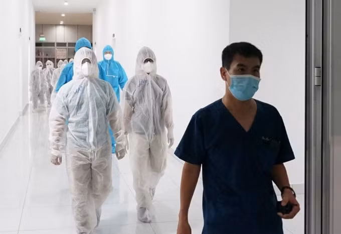Sẽ có 400 người gồm cán bộ, nhân viên y tế, sinh viên tình nguyện làm việc 24/24 tại bệnh viện dã chiến này (ảnh TL).