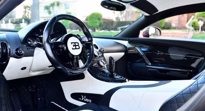 Khoang lái siêu xe Bugatti Veyron độ Mansory. Ảnh: zingnews.vn