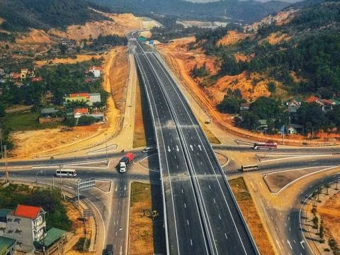 Khoảng 700.000 tỷ đồng vốn đầu tư công được Chính phủ chi ra trong năm 2020, trong đó có 200.000 tỷ đồng sẽ chi cho các dự án hạ tầng lớn như cao tốc Bắc Nam, sân bay Tân Sơn Nhất...