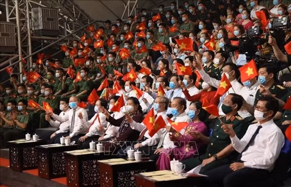 Đại biểu tham dự chương trình đặc biệt mừng Quốc khánh 2-9: 