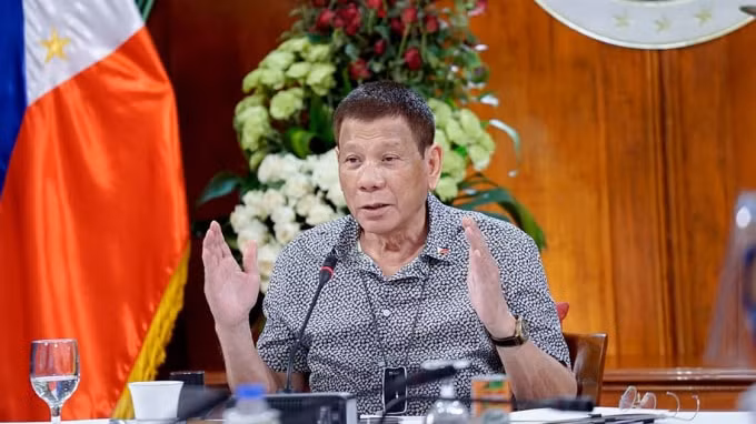 Tổng thống Philippines Rodrigo Duterte tham dự cuộc họp với Lực lượng đặc nhiệm liên cơ quan về các bệnh truyền nhiễm mới nổi tại Câu lạc bộ Malago ở Malacanang vào ngày 31/8 - Ảnh: Văn phòng tổng thống